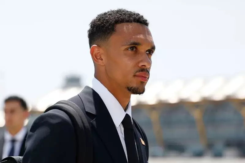 بعثة ريال مدريد تنطلق إلى الولايات المتحدة للمشاركة في كأس العالم للأندية (صور)