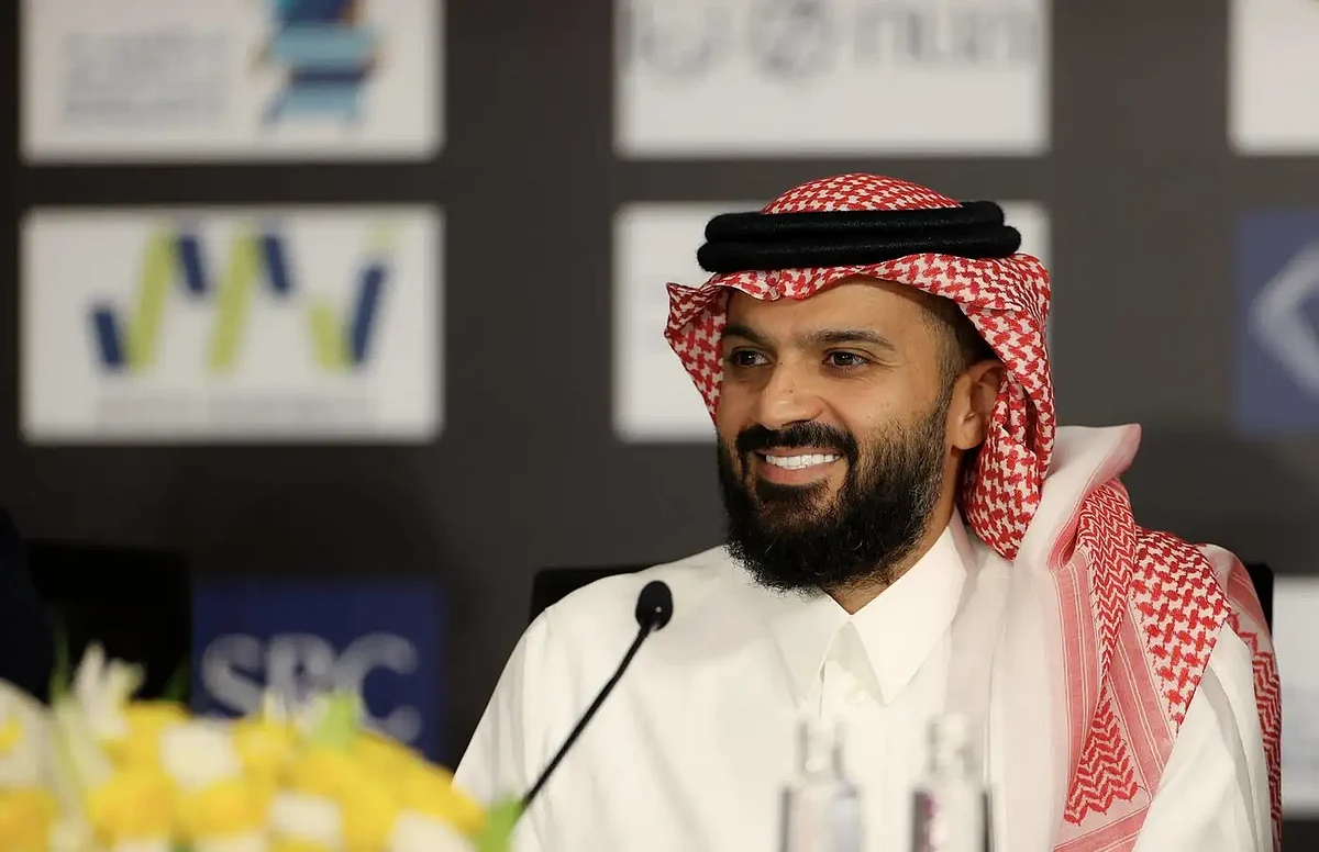 أنمار الحائلي ينهي مغامرته في سباق رئاسة نادي الاتحاد