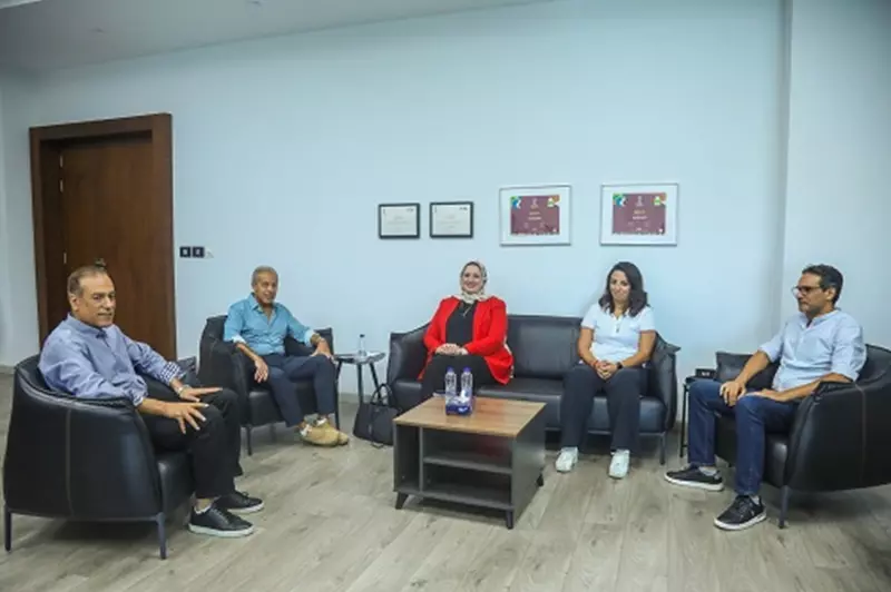 اتحاد الكرة ووزارة التعليم: تعاون مشترك لتطوير بطولة “كاف” للمدارس