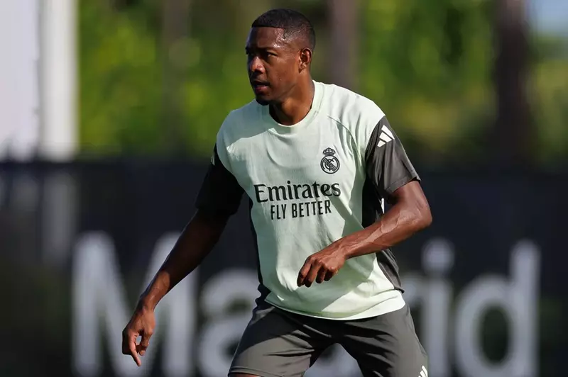 استعادة اللياقة البدنية: التقارير تكشف موقف ألابا من الرحيل عن ريال مدريد