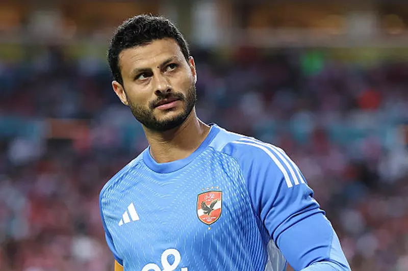 استعدادات محمد الشناوي في معسكر تونس: تدريبات حراس المرمى ومواعيد الموسم الجديد