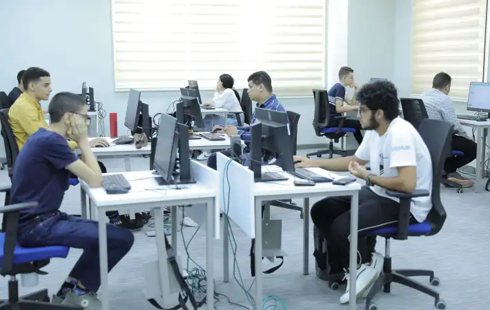 اكتشف كليات 2025/2026: الفرصة الذهبية لطلاب الدبلومات الفنية والمعاهد العليا!