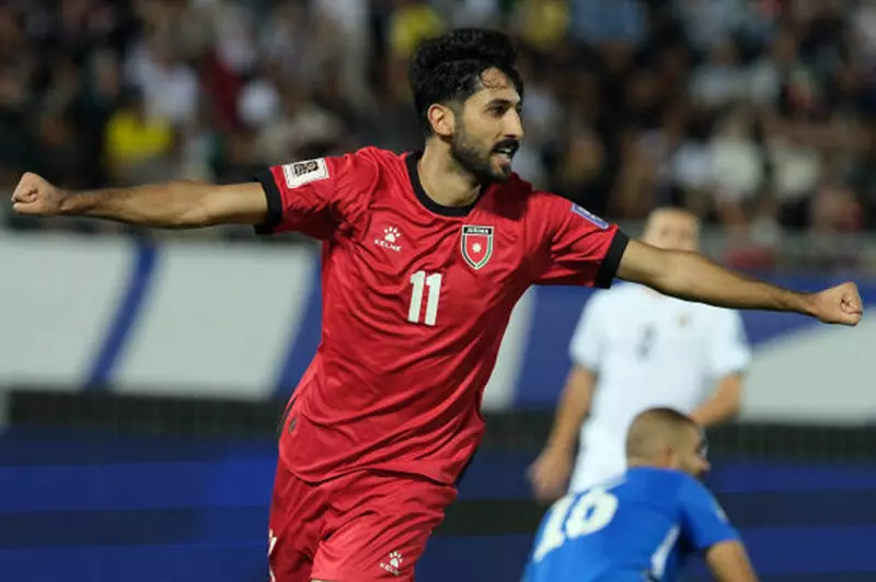الأهلي يتفاوض مع يزن النعيمات: آمال الصفقة وآثارها على الفريق