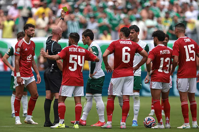 المدير الرياضي للنادي الأهلي يوضح موقف عقوبات اللاعبين بعد كأس العالم للأندية