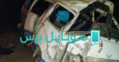 تسليط الضوء على حادث انقلاب سيارة ميكروباص في قنا: 24 مصابًا من بينهم أطفال