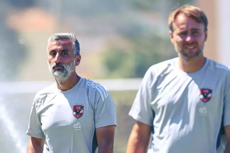 ريبيرو يناقش البرنامج التدريبي والمباريات الودية مع الجهاز المعاون