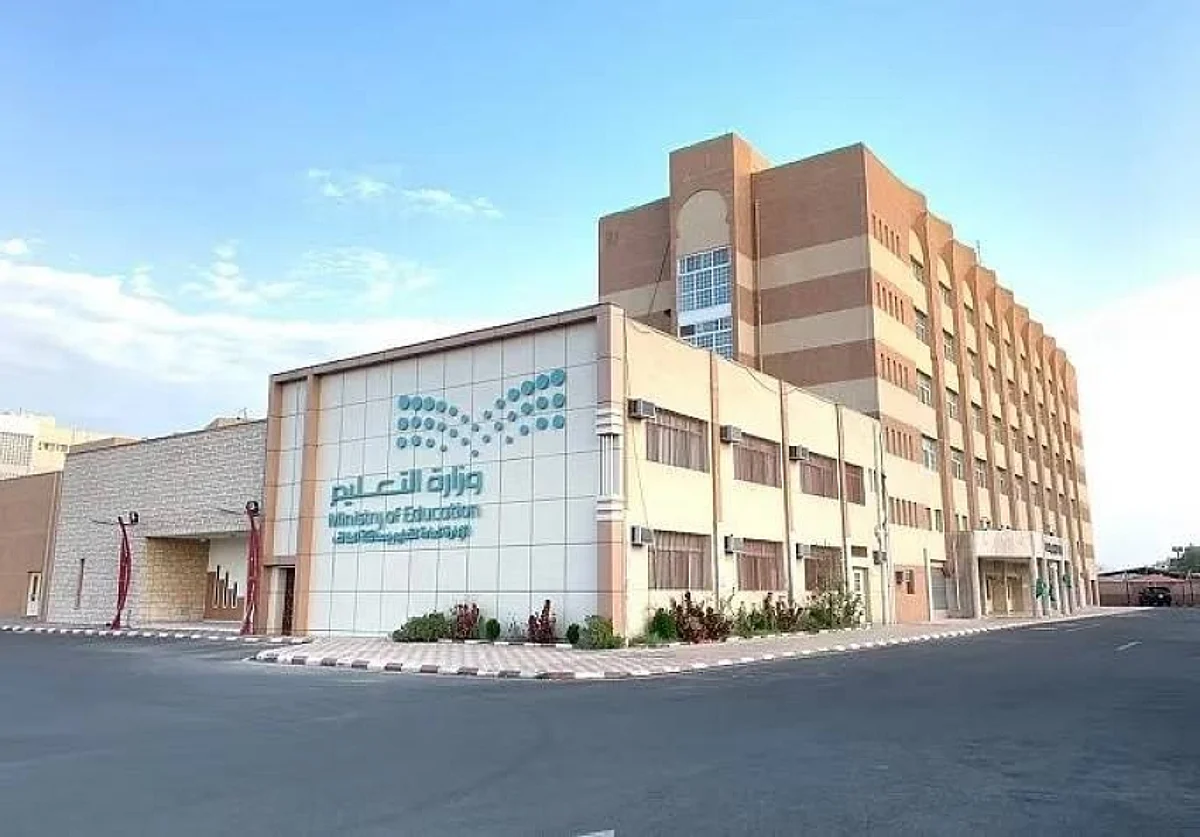 سارة الرقيب: تمثيل تعليم الطائف في برنامج سفراء موهبة بكامبريدج الصيفية