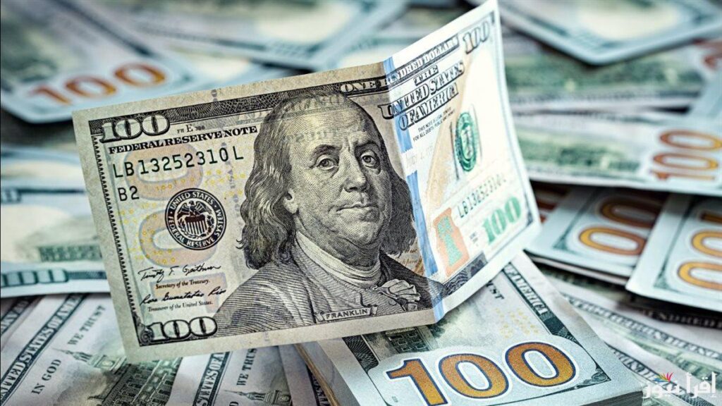 سعر 100 دولار في السوق السوداء