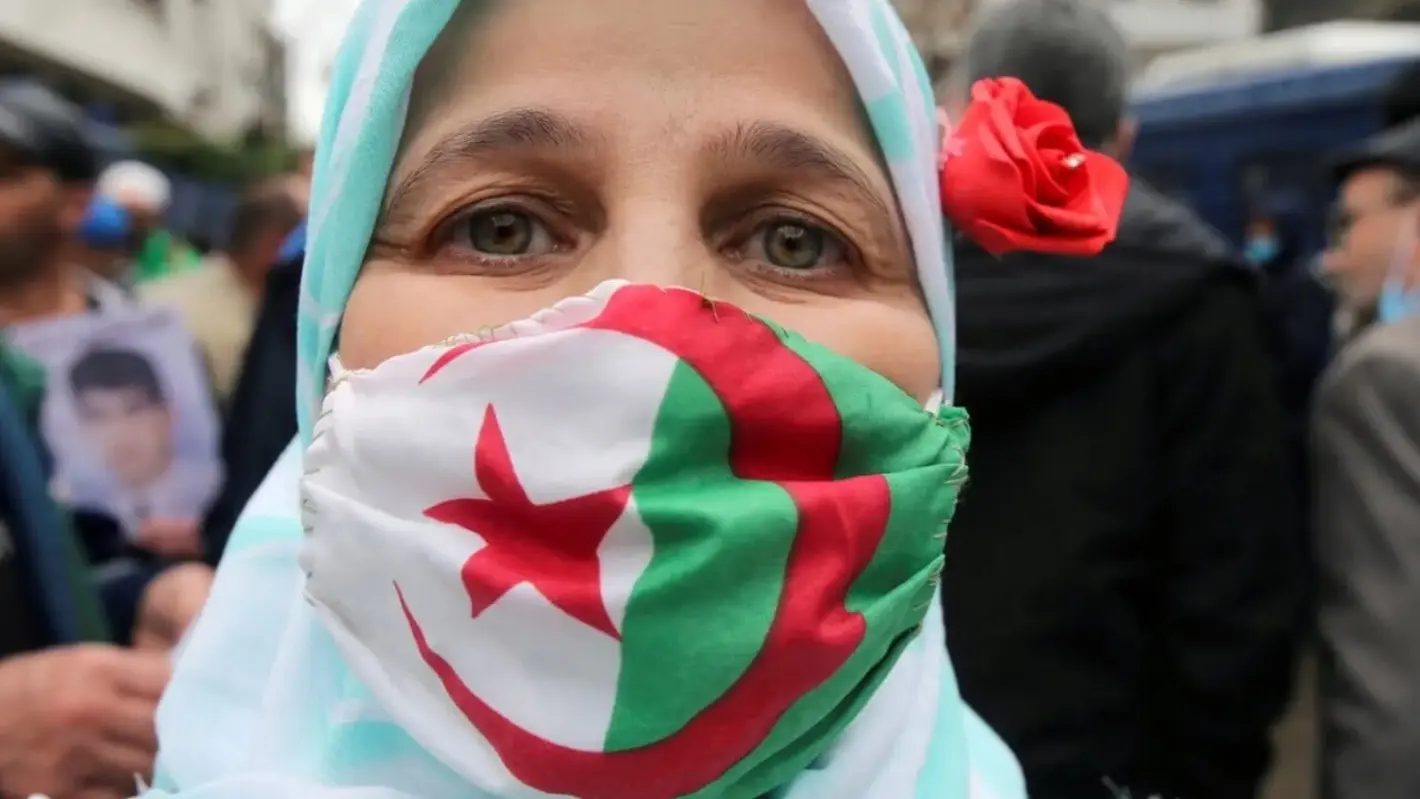 فرصة ذهبية للنساء في الجزائر: سجل الآن في منحة المرأة الماكثة بالبيت واستفيدي من دعم مستقر!