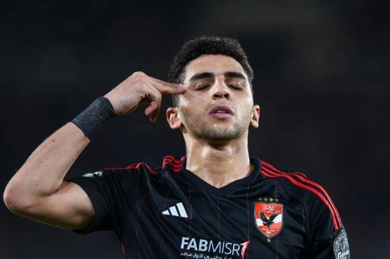 قاسم باشا يسعى لضم كوكا من الأهلي بعرض مغري