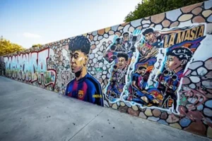 لامين يامال يحقق حلمه بارتداء رقم 10 مع برشلونة