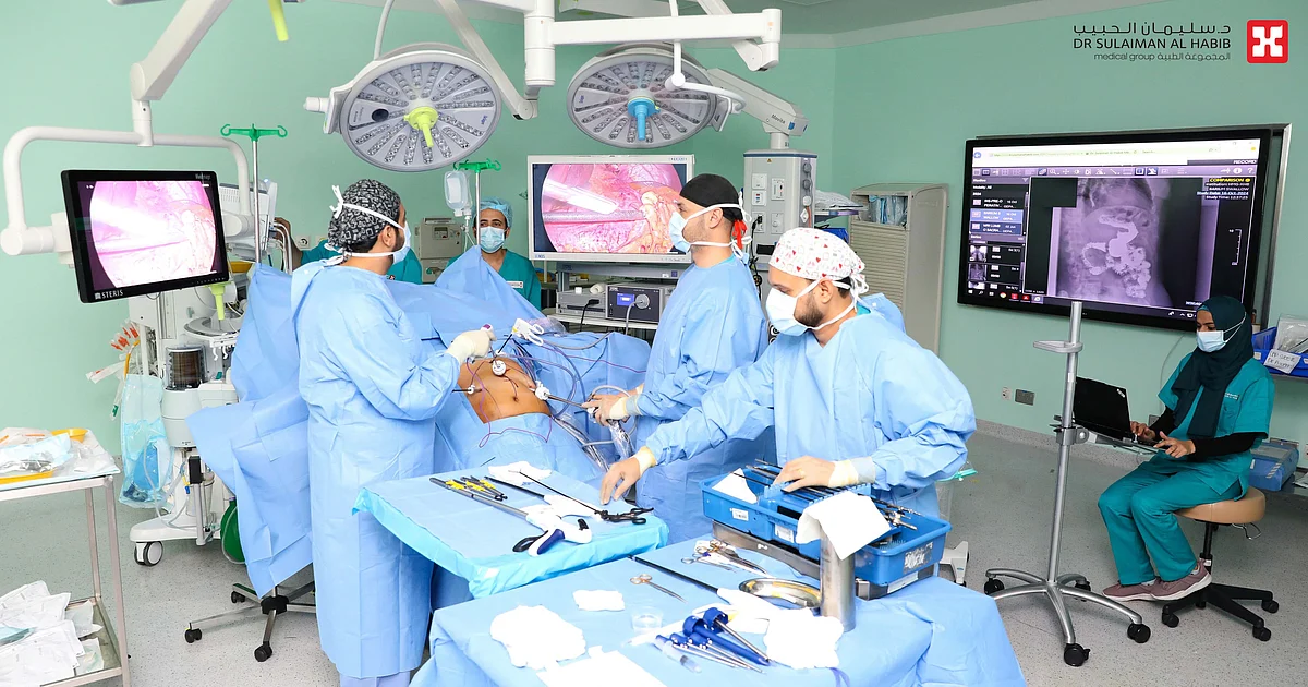 مستشفى الدكتور سليمان الحبيب بالخبر يحقق نجاحًا ملحوظًا في استئصال ورم معقد باستخدام المنظار الكامل