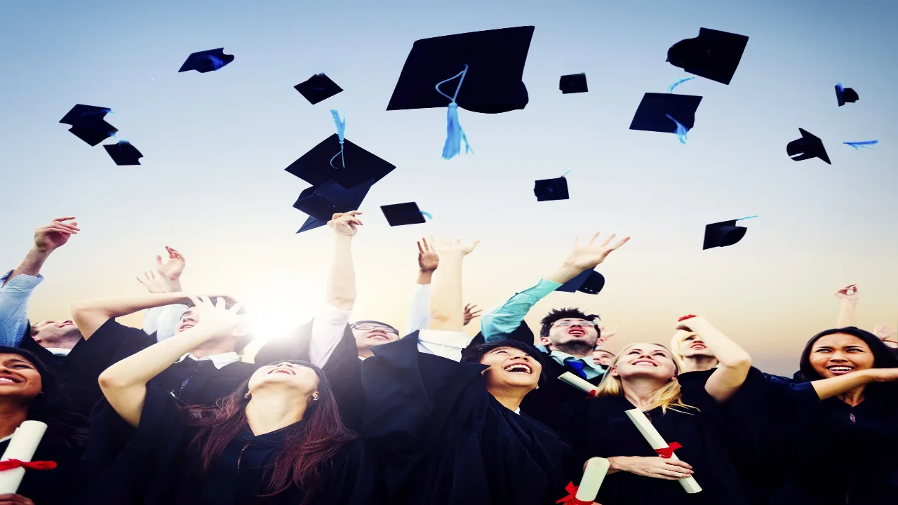 مفاجأة الصيف: معدلات قبول الجامعات الأهلية في العراق 2025 – الطب 85% والهندسة 63%!