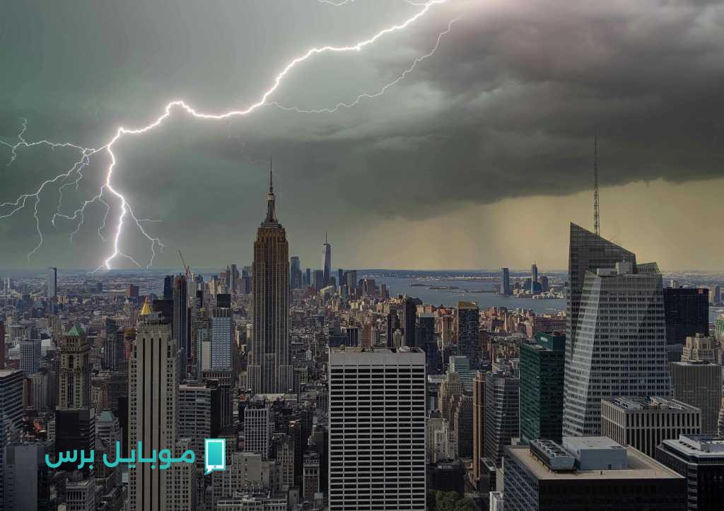 هل من الضروري إيقاف تشغيل جهاز الكمبيوتر خلال العواصف الكهربائية؟