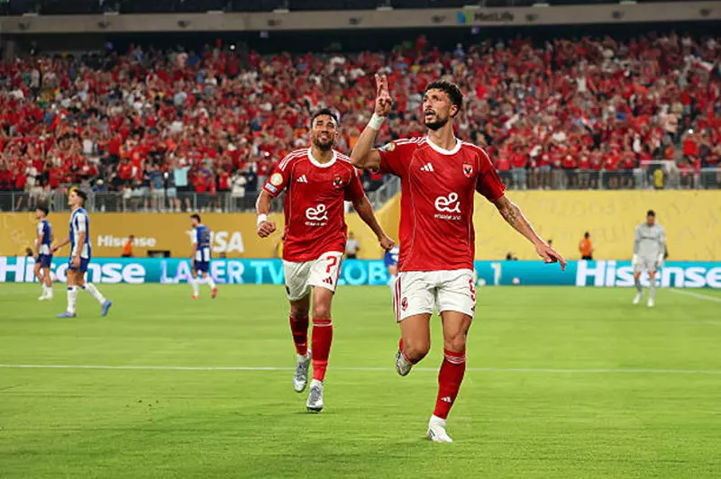 وسام أبو علي يوجه اعتذاراً لجماهير الأهلي بعد ارتدائه القميص