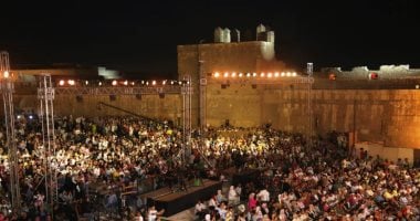 أحمد جمال يبرز موهبتة في حفل ختام مهرجان القلعة عبر أغاني العندليب وعبد الوهاب