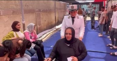 الشرطة النسائية ودورها في تمكين قعيدة بالحدائق القبة خلال الانتخابات