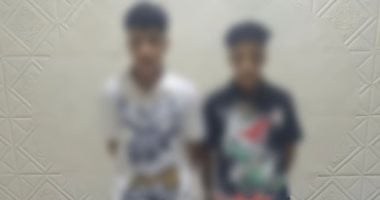 القبض على شقيقين بتهمة ترويج المخدرات وحيازة السلاح في حدائق القبة