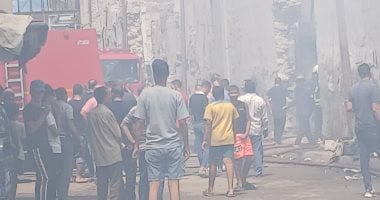 اندلاع حريق هائل في مخزن مخلفات بلاستيك وكرتون بمينا البصل بالإسكندرية