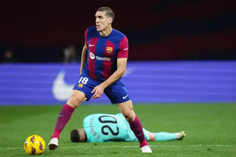 برشلونة يسرع إجراءات إنهاء عقد أوريول روميو لحل أزمة التسجيل