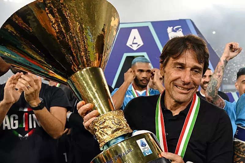 تحليل استباقي: تحديات نابولي في الدوري الإيطالي تحت قيادة كونتي