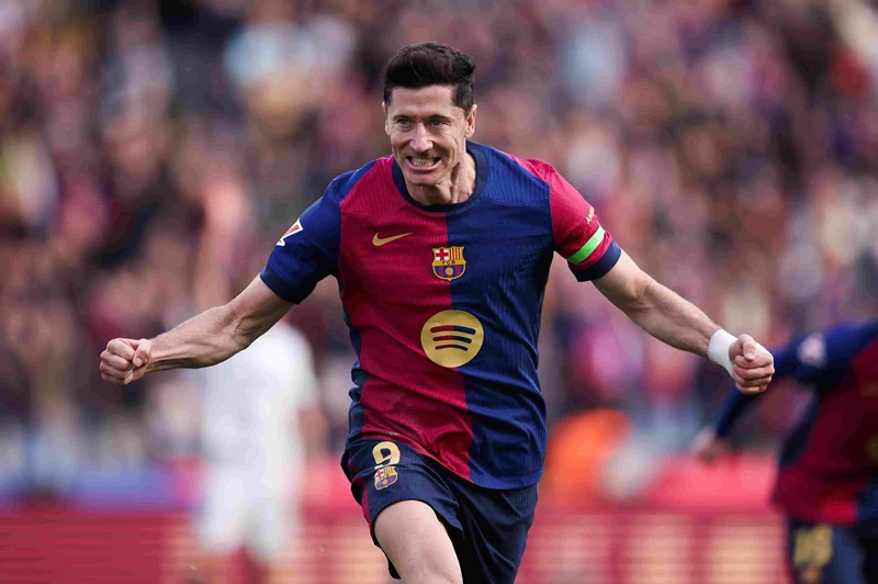 تحليل تأثير غياب ليفاندوفسكي على أداء برشلونة في الدوري الإسباني