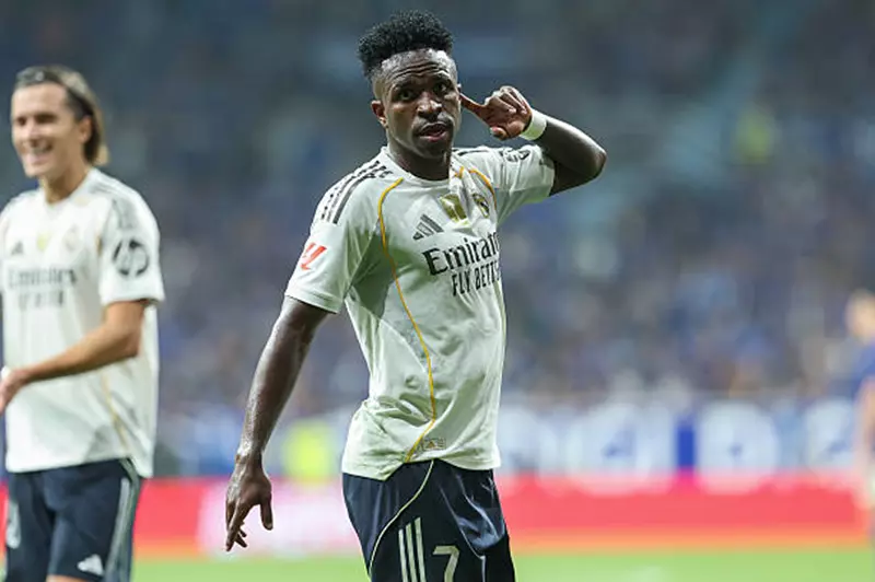 تحليل فرص رحيل فينيسيوس عن ريال مدريد وتأثير ذلك على الفريق