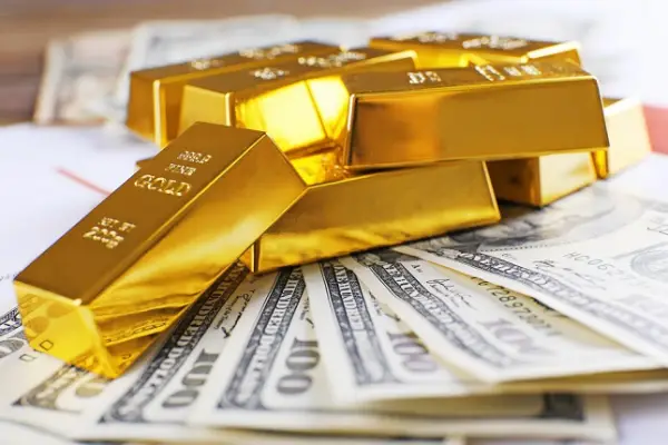 تطورات أسعار الذهب والدولار في مصر: ارتفاع لافت لـ «الأصفر» وانخفاض ملحوظ لـ «الأخضر»