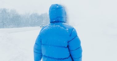 تطوير سترة شتوية ذكية لتنظيم الحرارة باستخدام محاكاة الجلد البشري