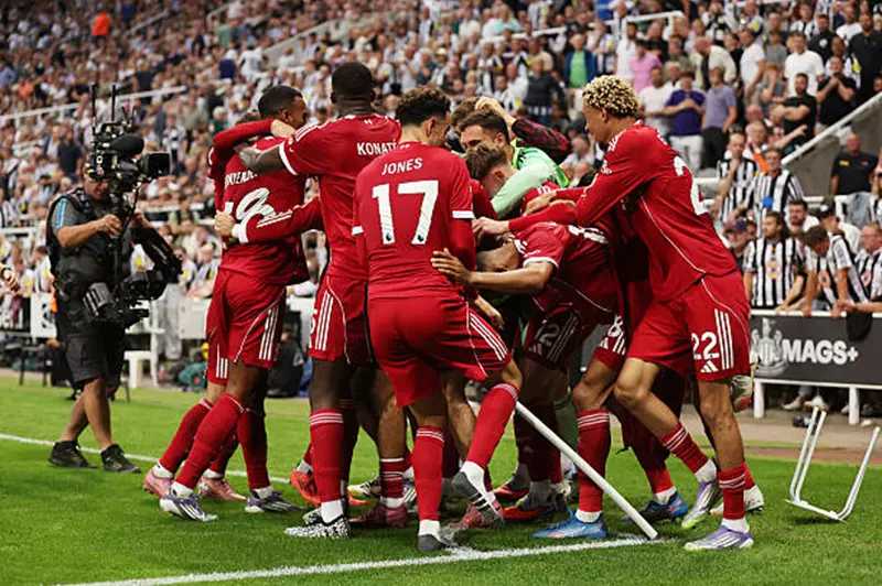 ثلاثي بالعلامة الكاملة: تحليل ترتيب الدوري الإنجليزي بعد انتصار ليفربول على نيوكاسل