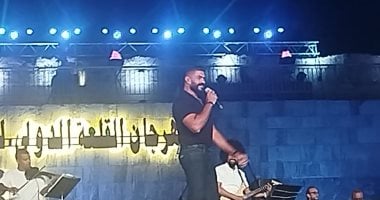 خالد سليم يُبدع في إحياء ليالي مهرجان القلعة الثاني بسحر خاص
