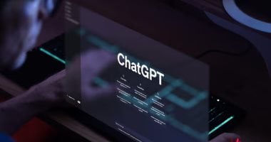 صراع التكنولوجيا: تحليل تفوق ChatGPT في متجر التطبيقات بين ماسك وآبل