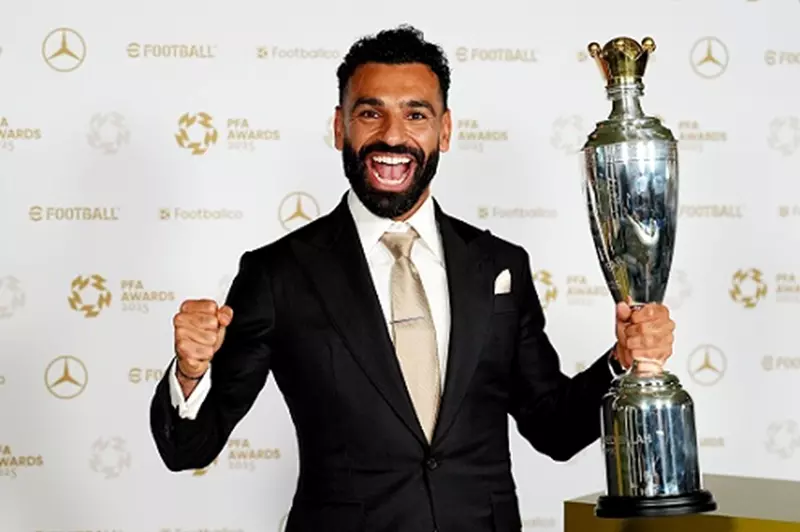 صلاح يحصد جائزة أفضل لاعب من رابطة المحترفين للمرة الثالثة في تاريخه