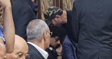 عمرو يوسف يقدم واجب العزاء في وفاة والد تيمور تيمور