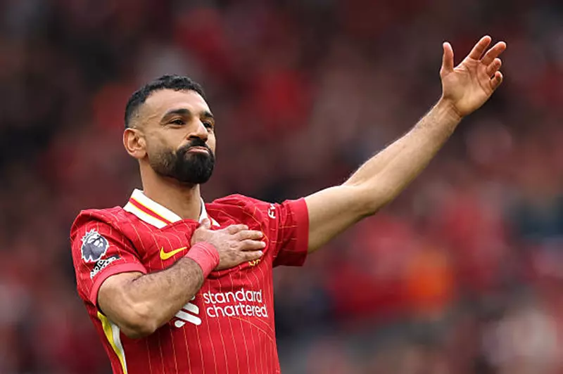 فان دايك: صلاح نموذج للاعب القادر على تحمل المسؤولية في فريق ليفربول
