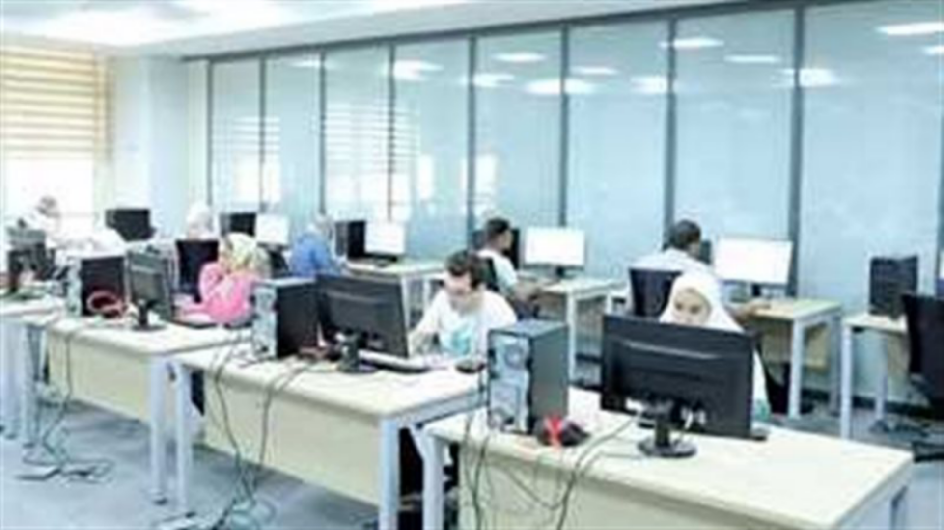 كليات تعلن قبولها بتقدير 60% لطلاب الدور الأول والثاني لعام 2025!