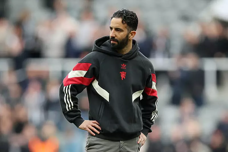 مانشستر يونايتد يستعد لمرحلة جديدة بعد صدمة الكأس وآفاق بديلين لأموريم