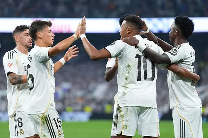 مبابي يقود ريال مدريد للفوز الافتتاحي في الليجا أمام أوساسونا