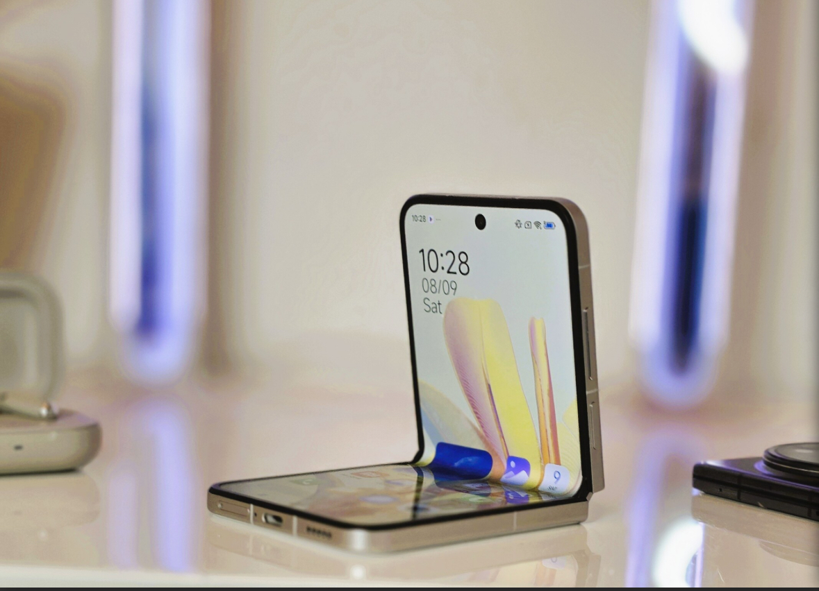 هاتف Mix Flip 2 من شاومي: تحدي جديد ينافس سامسونج بمعالج Snapdragon 8 Elite