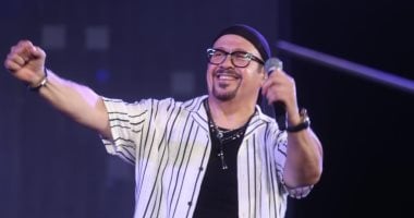 هشام عباس يعيد إحياء الفلكلور الكازاخستاني في كايرو كافيه على مسرح المحكي غداً