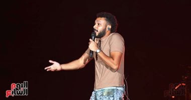 ويجز يطرح ألبومه الجديد: تفاعل جماهيري مدهش أثناء غنائه للأيام