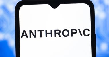 Anthropic تستثمر 1.5 مليار دولار لتسوية نزاع حقوق الطبع والنشر مع المؤلفين