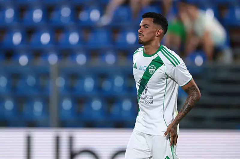 أهلي جدة يتخذ قراراً حاسماً بشأن جالينو قبل مباراة الحزم