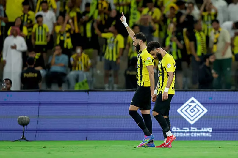 إصابة بنزيما وتأثيرها على أداء فريق الاتحاد في الدوري