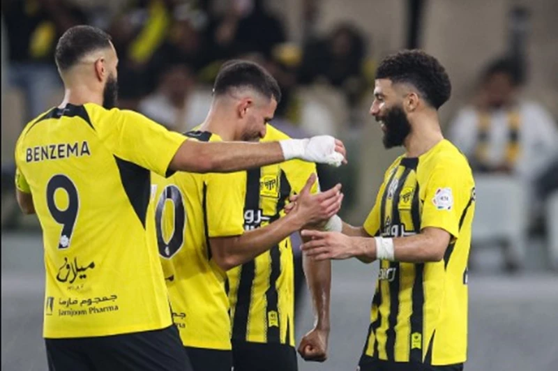 اتحاد جدة يتمسك بجوهرته amidst ضغوط الأندية الكبرى في الدوري السعودي