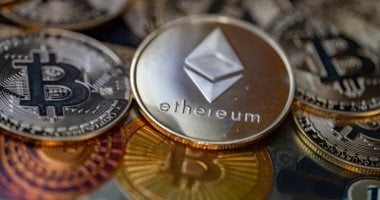التحولات الاقتصادية: تأثير الفائدة الأمريكية على أسعار العملات الرقمية