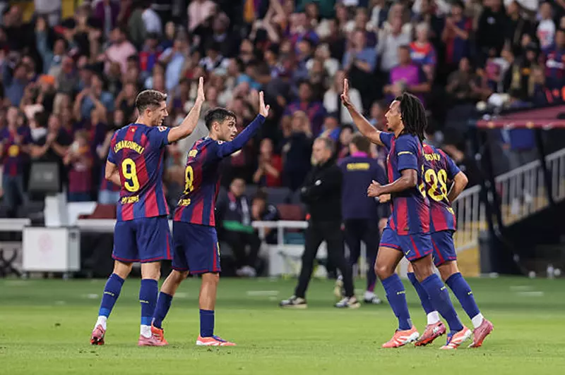 الجميع معًا: أثر جهود فليك في تصدر برشلونة للليجا