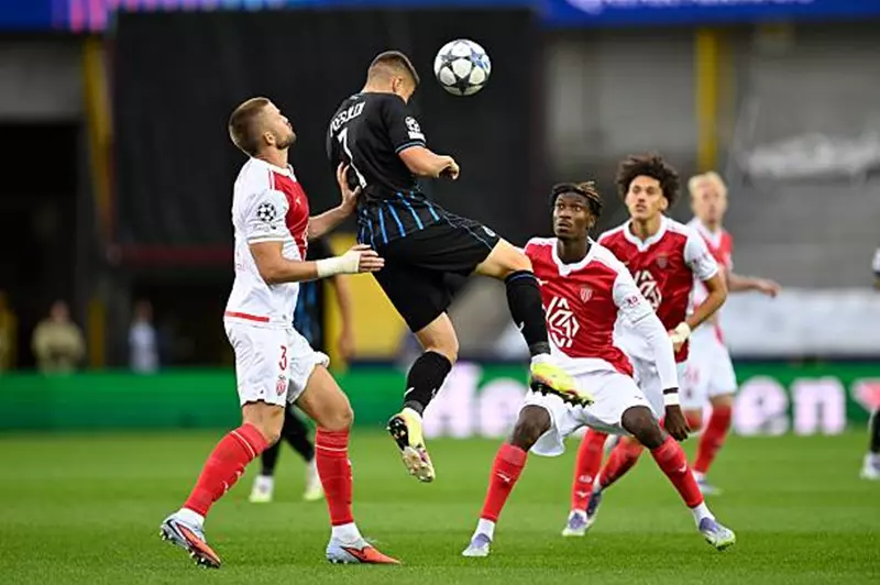 انهيار موناكو في بلجيكا وليفركوزن يحقق تعادلًا مثيرًا بدوري الأبطال