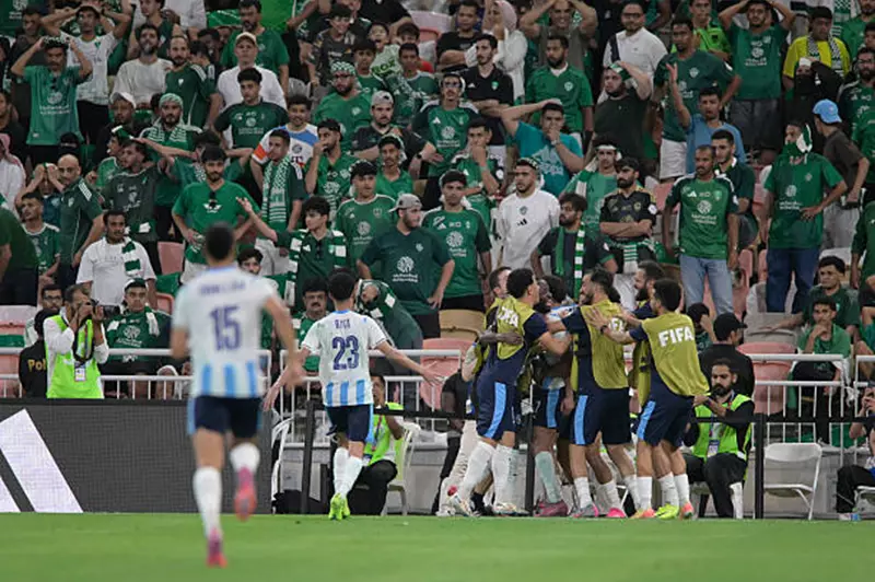 تأملات في فوز بيراميدز بكأس نصف الأرض: لحظات تاريخية بين مشاعر الحزن والفرح