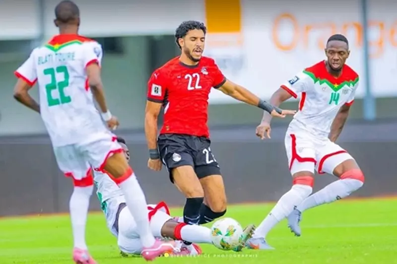 صدمة مبكرة.. تأثير إصابة مرموش على أداء منتخب مصر في مواجهة بوركينا فاسو